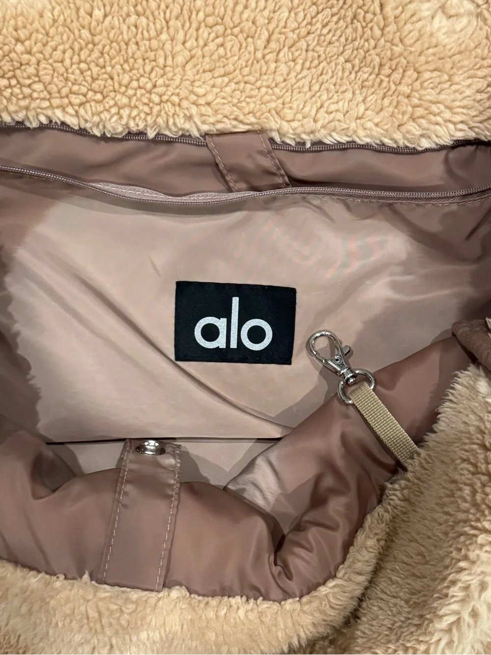 ALO Yoga Teddy Faux Shearling Tote in Camel